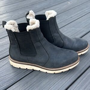 Alpine Design Black and White Chelsea Boots with Traction Sole